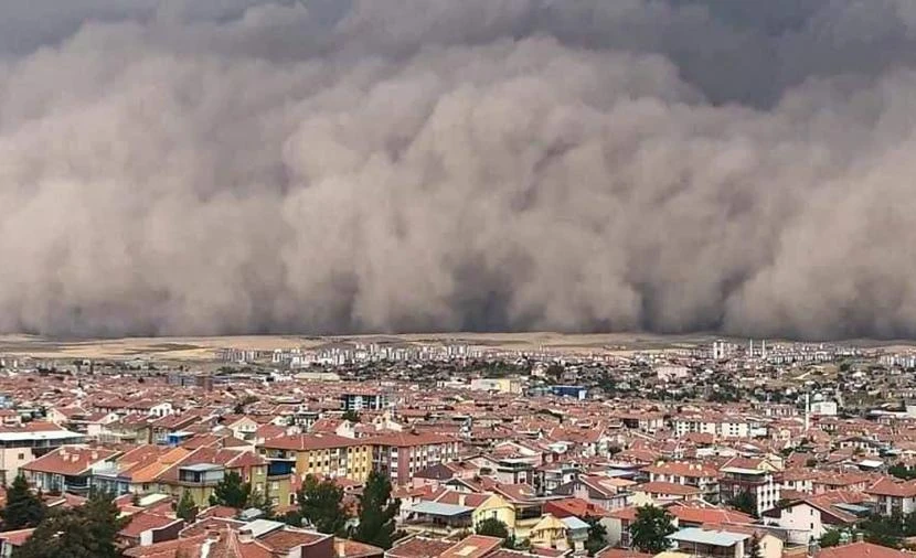 ثلاث ولايات تركية تعلن تعطيل المدارس غداً الثلاثاء بسبب سوء الأحوال الجوية