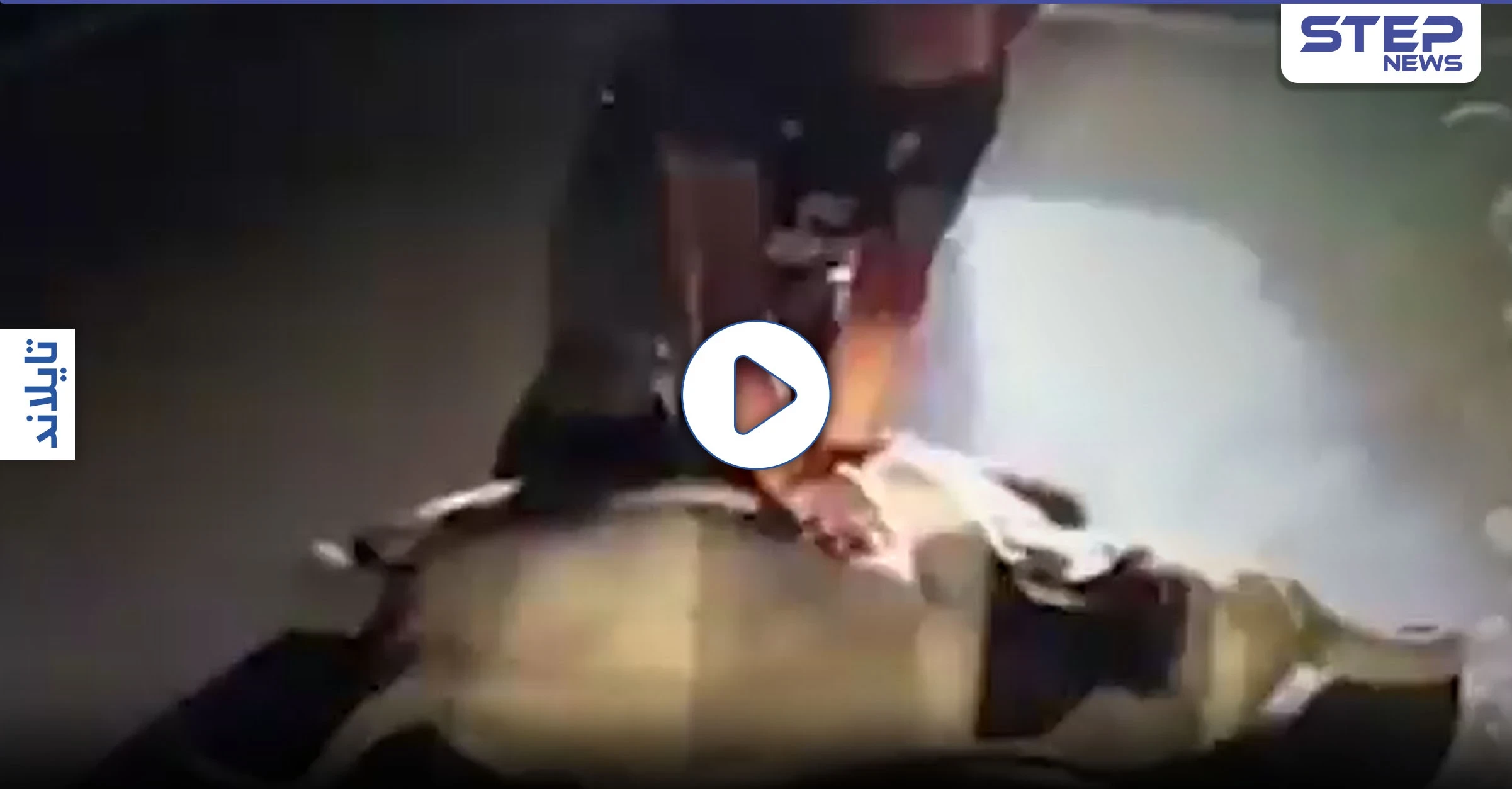 بالفيديو || عامل إنقاذ يُنعش قلب فيل صغير بعد وفاته بحادث في تايلاند