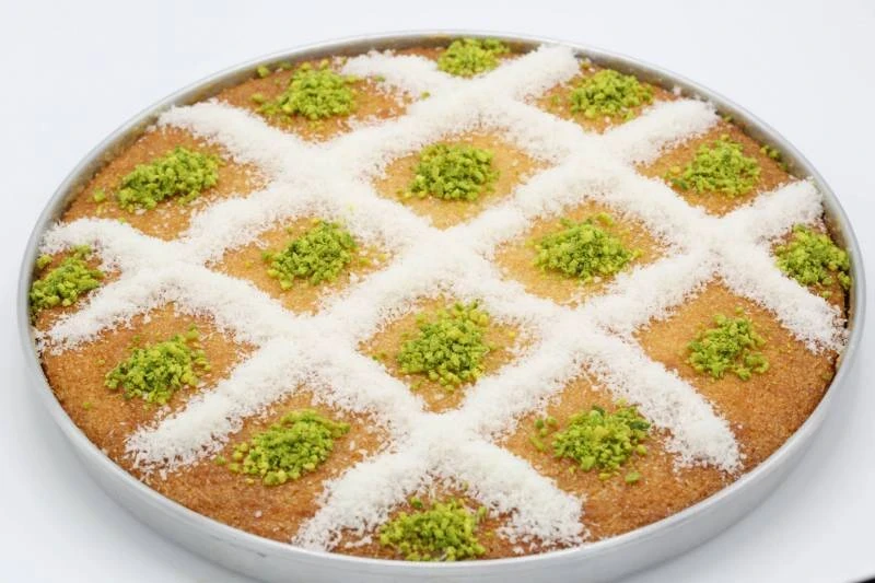 طريقة عمل البسبوسة في خطوات سهلة بالمنزل