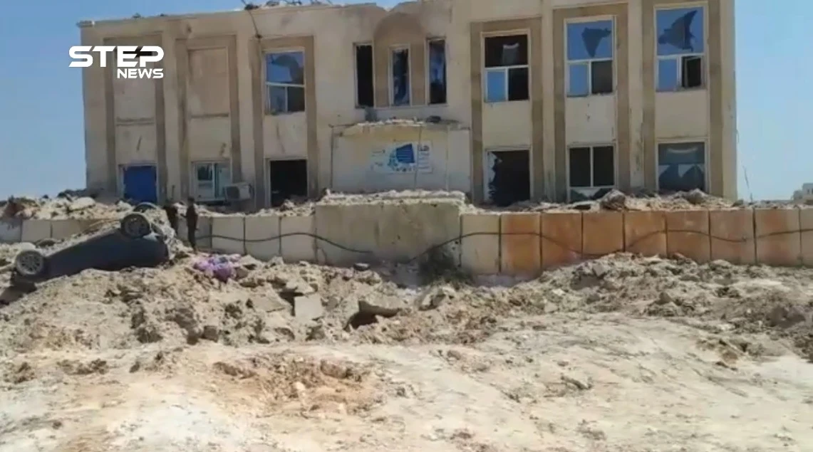 شاهد الدمار الذي تعرضت له مشفى الإيمان ببلدة أورم الكبرى غربي حلب جراء الغارات الروسية عليها