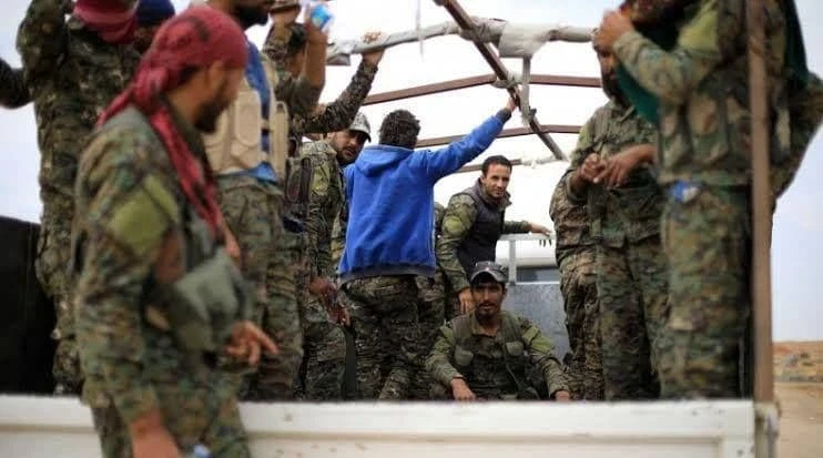 قسد تتحضر لمعركتها القادمة بسوق مئات الشبان العرب لـ التجنيد الإجباري.. إليك التفاصيل