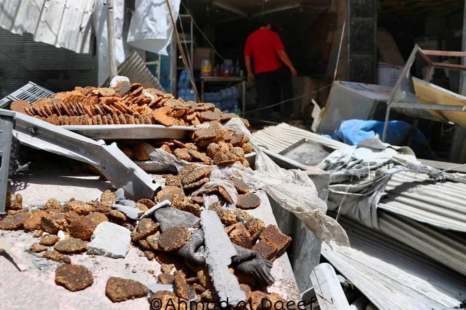 بالصور شاهد ما حل بحلويات العيد في معرة النعمان بعد قصف الأسد لها