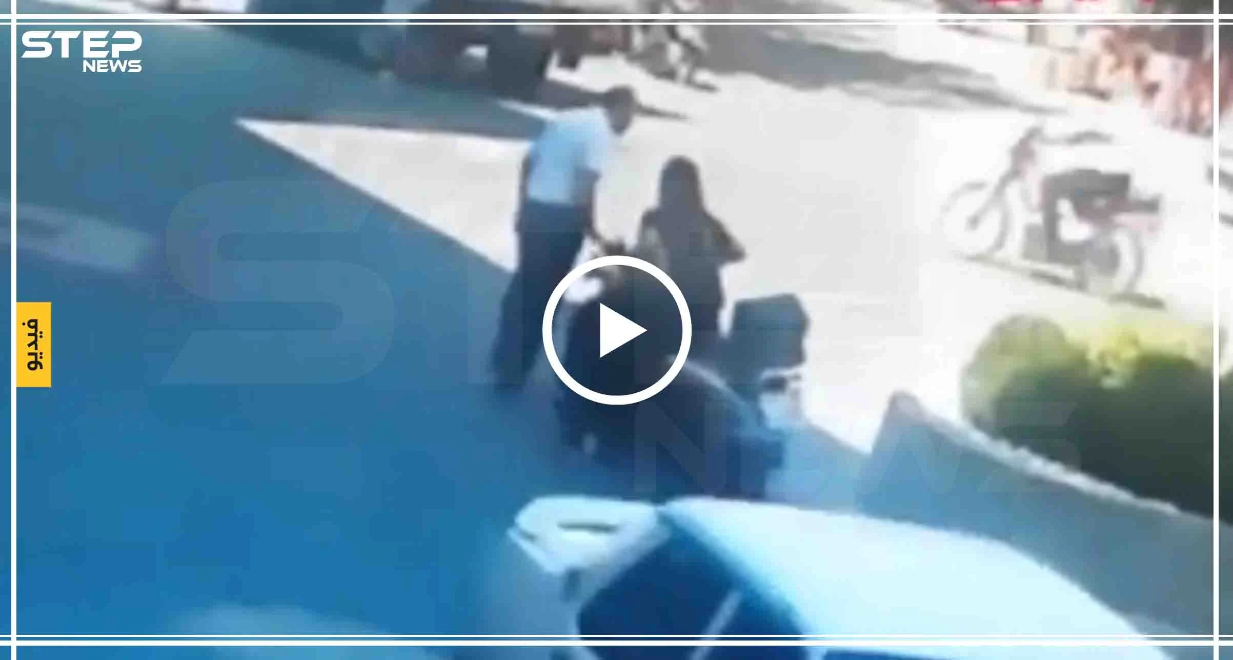 شاهد بالفيديو || فتاة تقود دراجة نارية تصدم رجلاً مرتين بنفس اللحظة!!