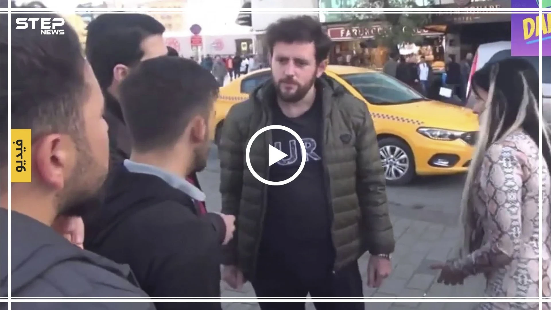 بالفيديو.. مغربية ثملة تهاجم المارة باسطنبول والشرطة تتدخل