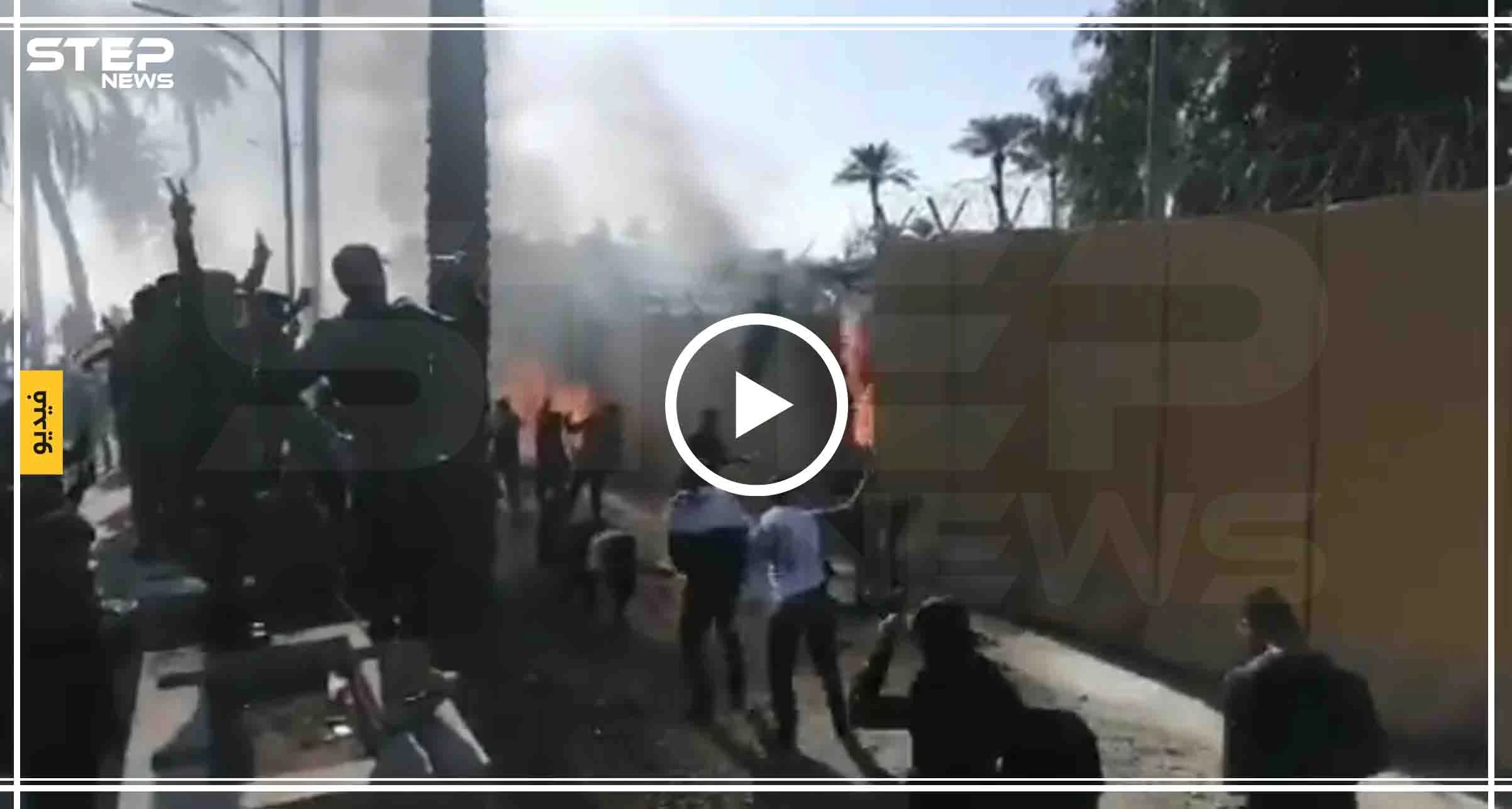 بالفيديو || أنصار "الحشد الشعبي" يقتحمون السفارة الأمريكية في بغداد