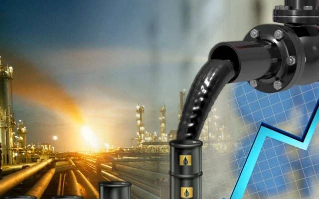 أسعار النفط تتجاوز قيمةً لم تصل لها منذ الإعلان عن جائحة كورونا بعد استهداف حوثي لأرامكو السعودية