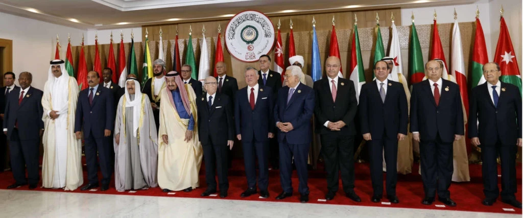القمة العربية في تونس تنهي أعمالها ببيان ختامي.. هذا أهم ما جاء فيه