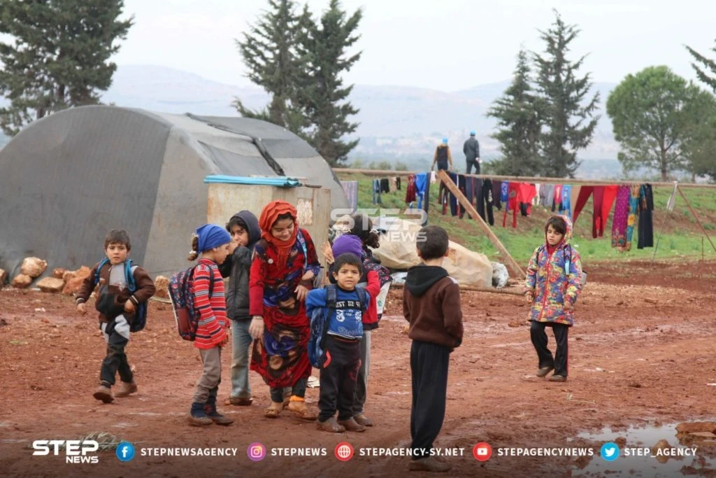 مدرّس يروي لستيب كيفية إنقاذه لأطفال بمخيم غربي حلب من الأميَّة