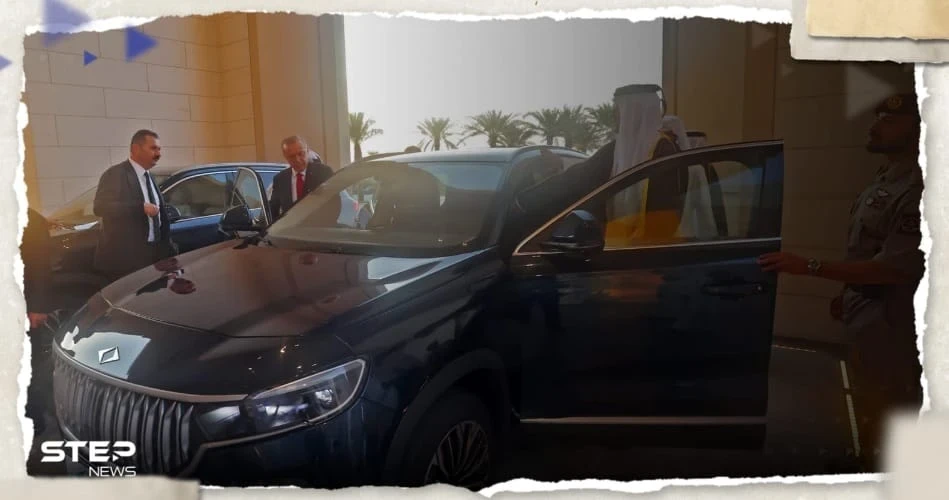 شاهد|| فور وصوله الدوحة.. أردوغان يهدي أمير قطر سيارة "توغ" والأخير يطلعه على أمر