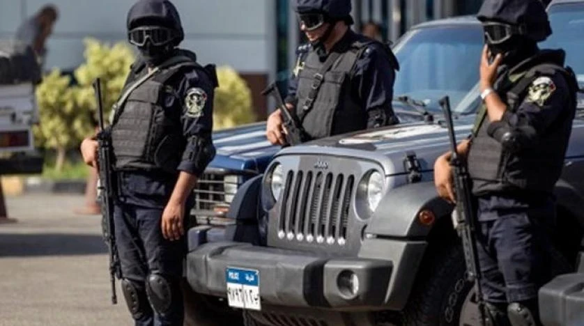 فيديو "سندويتشات بالمخدرات" بأحد الطرق السريعة في السويس يحرك الأمن المصري