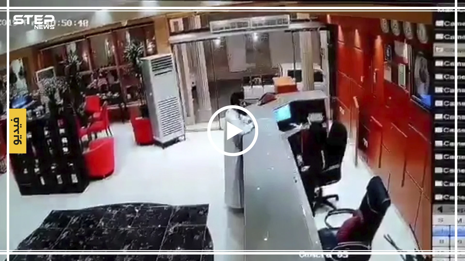 فيديو لرجل يعتدي بالضرب على موظفة سعودية يشعل مواقع التواصل الاجتماعي (فيديو)