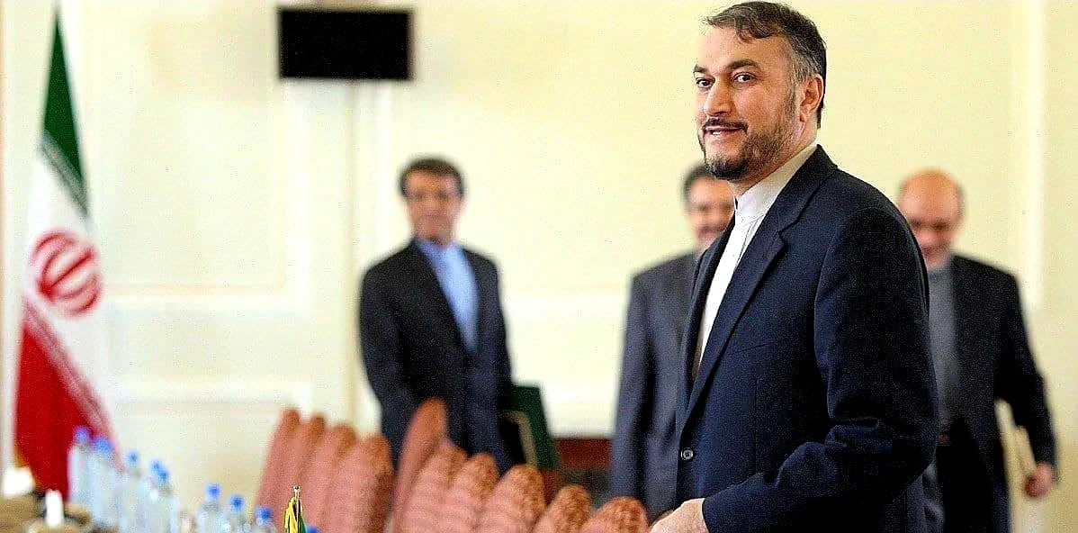 بعد أن أثار الجدل بتصرفين خلال مؤتمر بغداد.. وزير خارجية إيران يصل دمشق للقاء الأسد