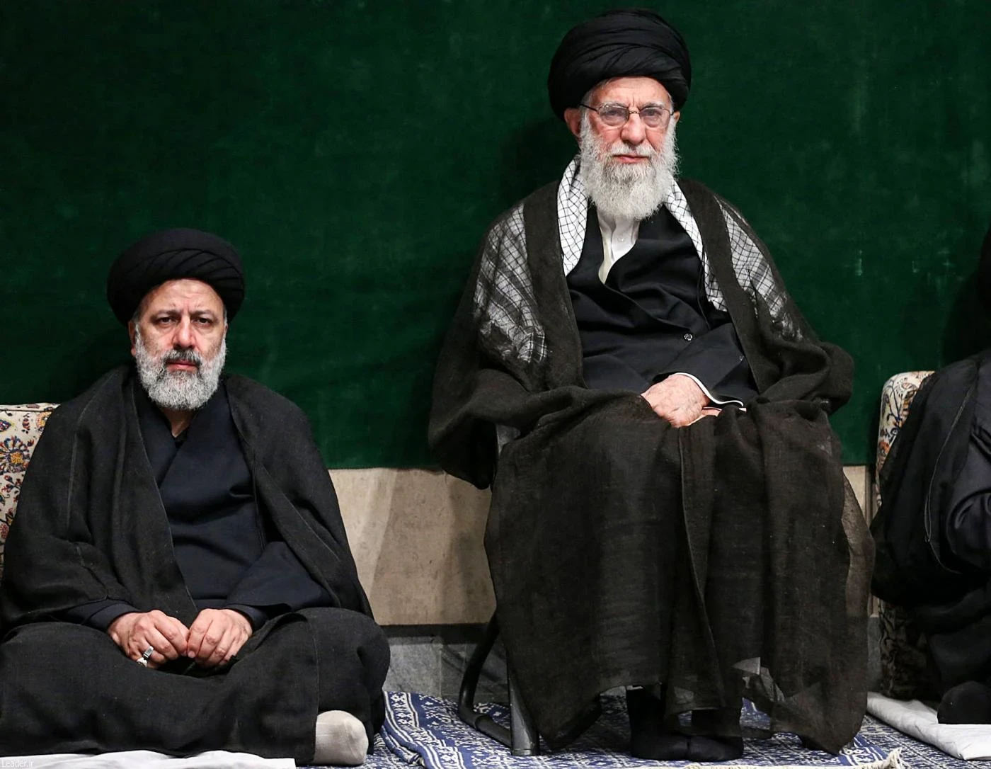 الرئيس الإيراني يخالف "خامنئي" بسبب اللقاحات الغربية ويصرّح للقاح "جونسون آند جونسون" الأمريكي