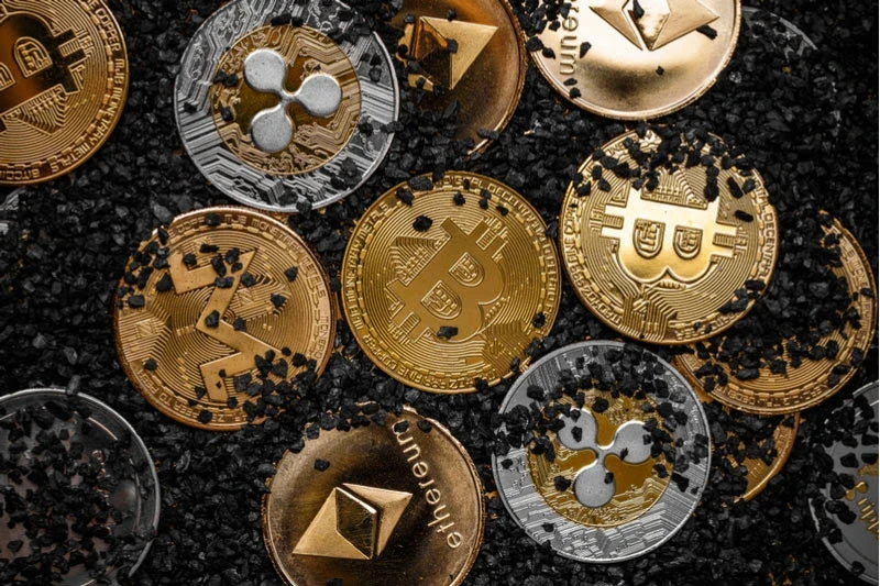 سوق العملات الرقمية يخسر 300 مليار دولار من قيمته في يوم واحد