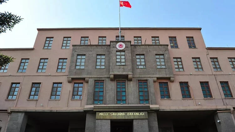وزارة الدفاع تكشف حصيلة قتلى "قسد" و"pkk" بعمليات عسكرية تركية خلال شهر مارس.. وتدعو اليونان لهذا الأمر
